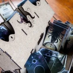 The Dicetroyers - Arkham Horror: The Card Game - Storage System (Large) (Italy Import) 15 The Dicetroyers - Arkham Horror: The Card Game - Storage System (Large) (Italy Import)